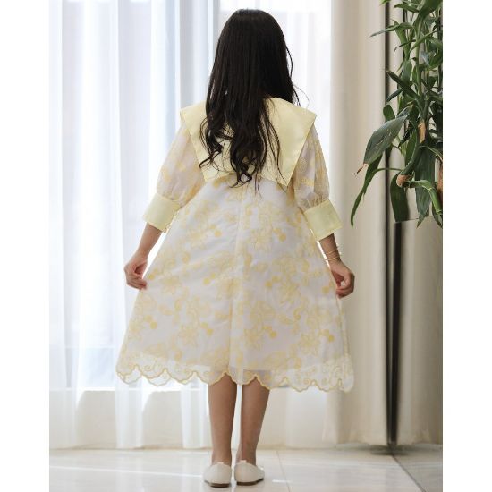 صورة فستان بناتي أصفر مشجر بدلعة وأكمام شفافة - 1134